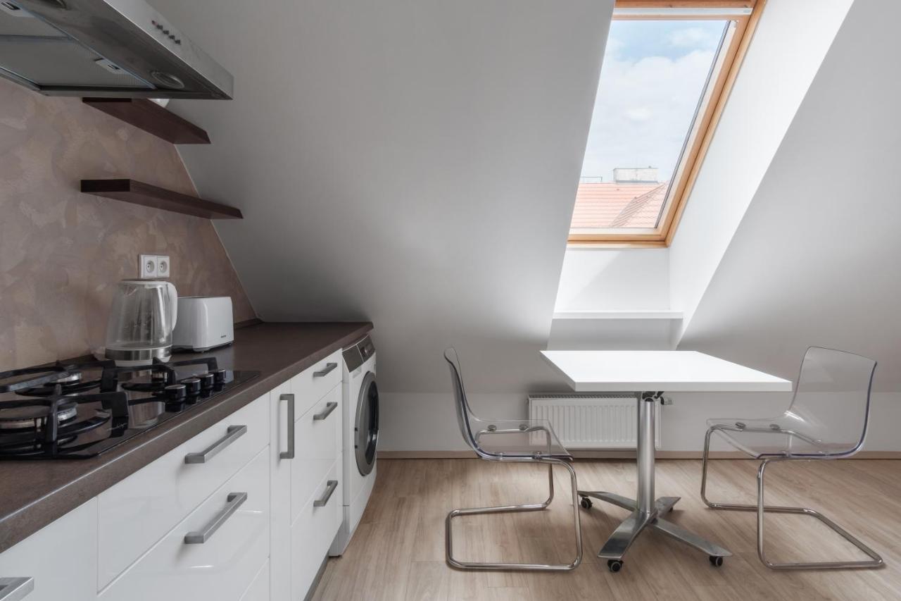 Apartmán Attic Maisonette In Stresovice By Days Praha
