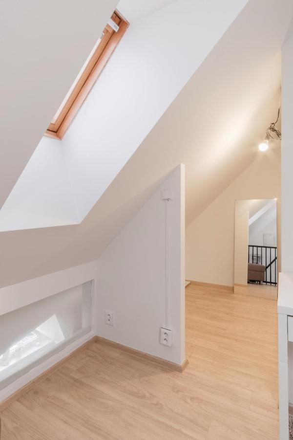 Attic Maisonette In Stresovice By Days Apartmán